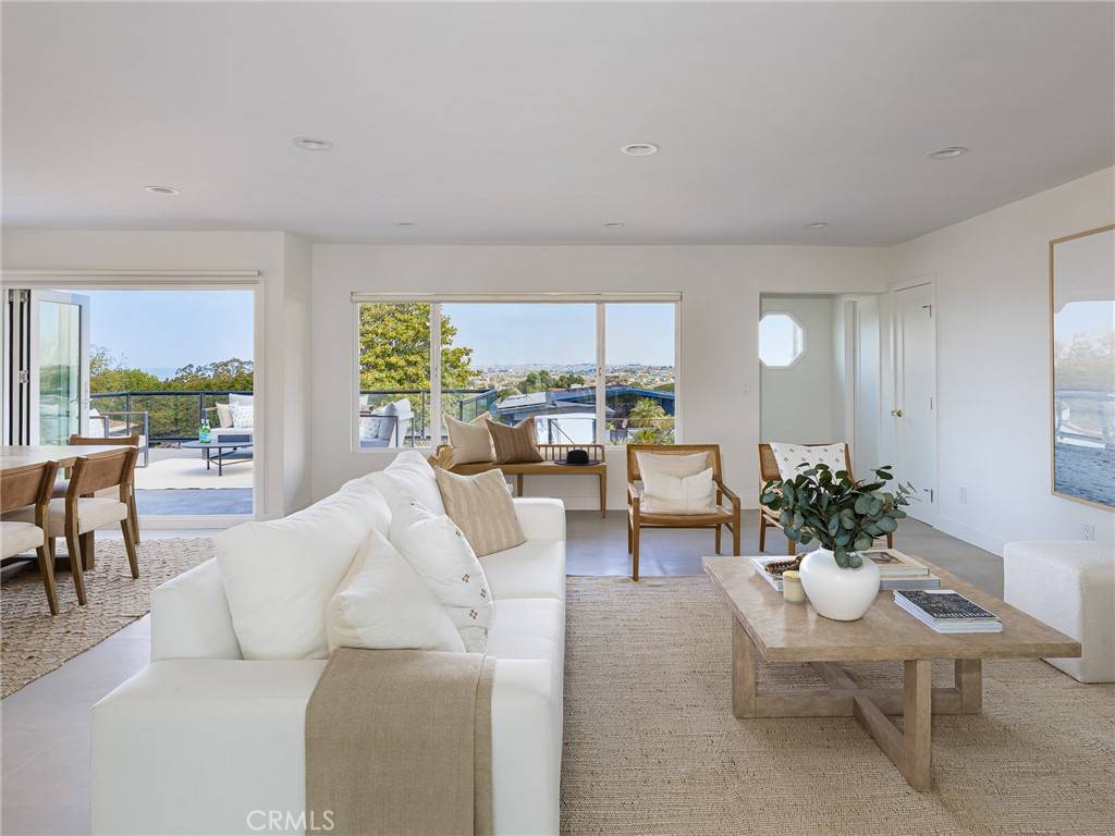 Redondo Beach, CA 90277,320 Calle Mayor
