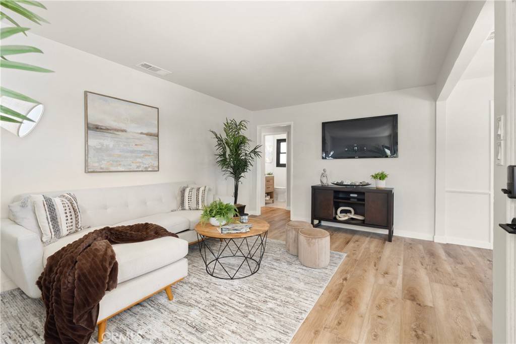 Los Angeles, CA 90045,8353 Dunbarton AVE