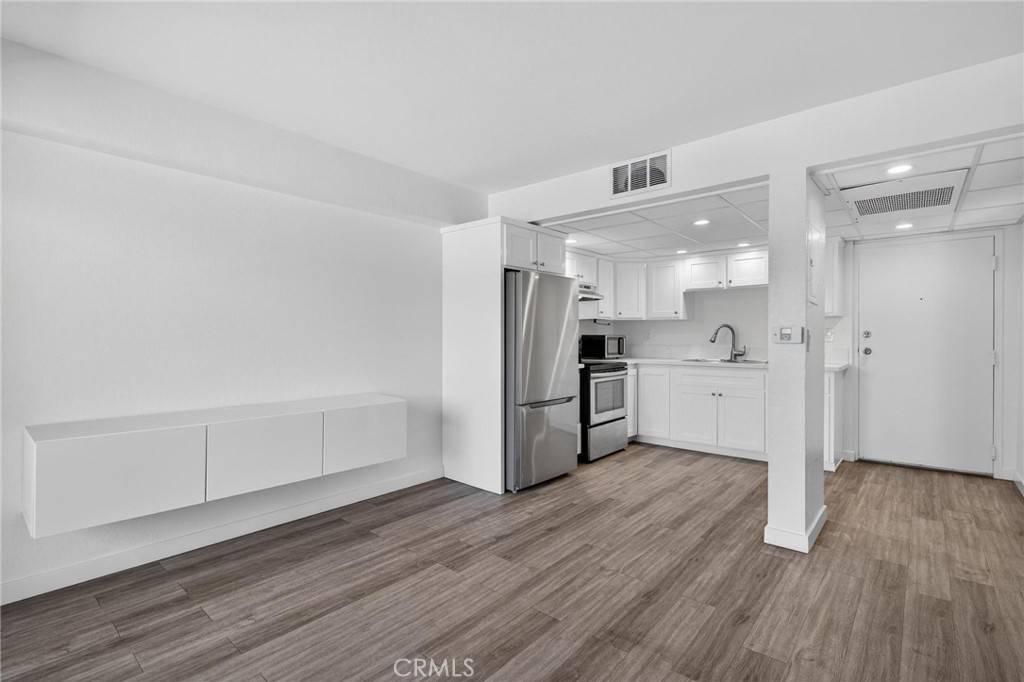 1450 LOCUST AVENUE #301, Long Beach, CA 90813