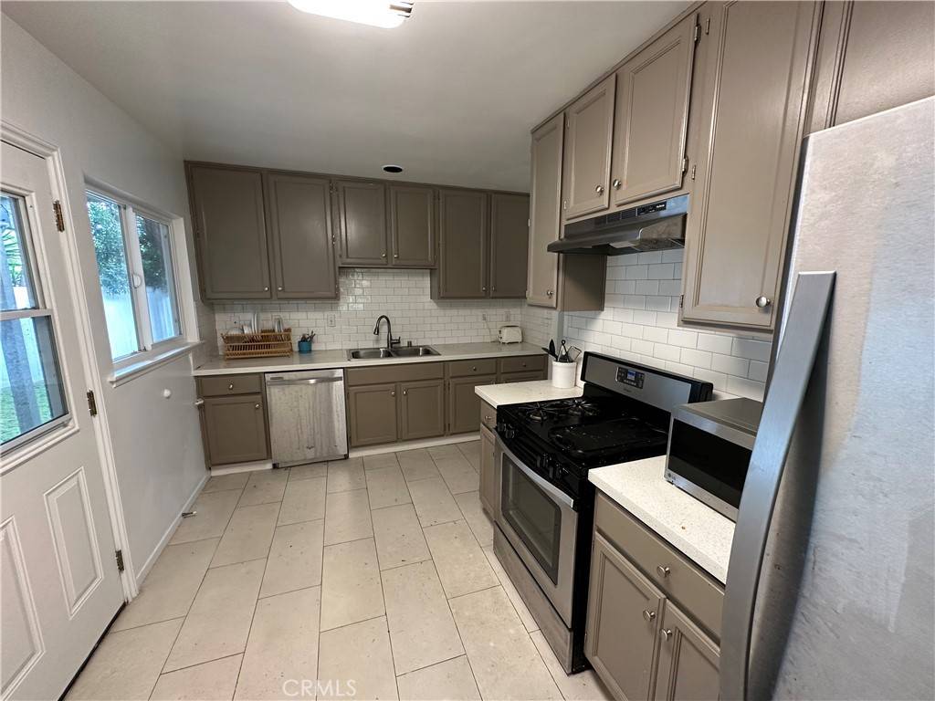 Redondo Beach, CA 90278,1913 190th ST