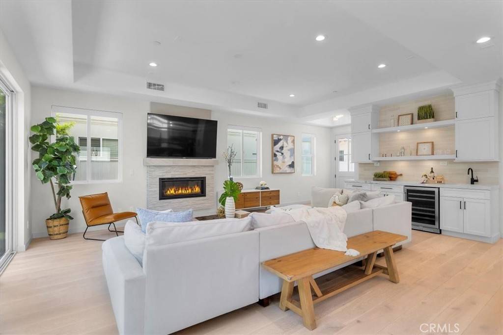 Redondo Beach, CA 90278,2117 Marshallfield Lane #B