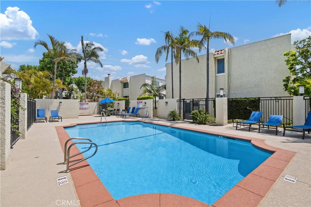 421 2nd ST, Hermosa Beach, CA 90254