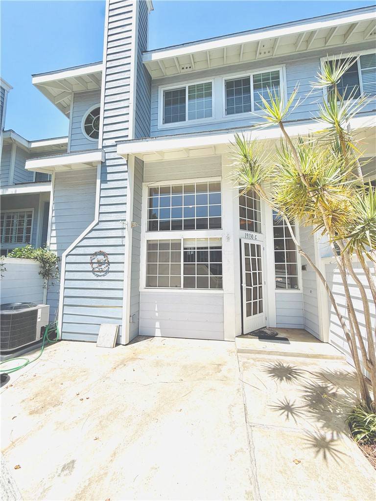 19130 Beachcrest LN #C, Huntington Beach, CA 92646