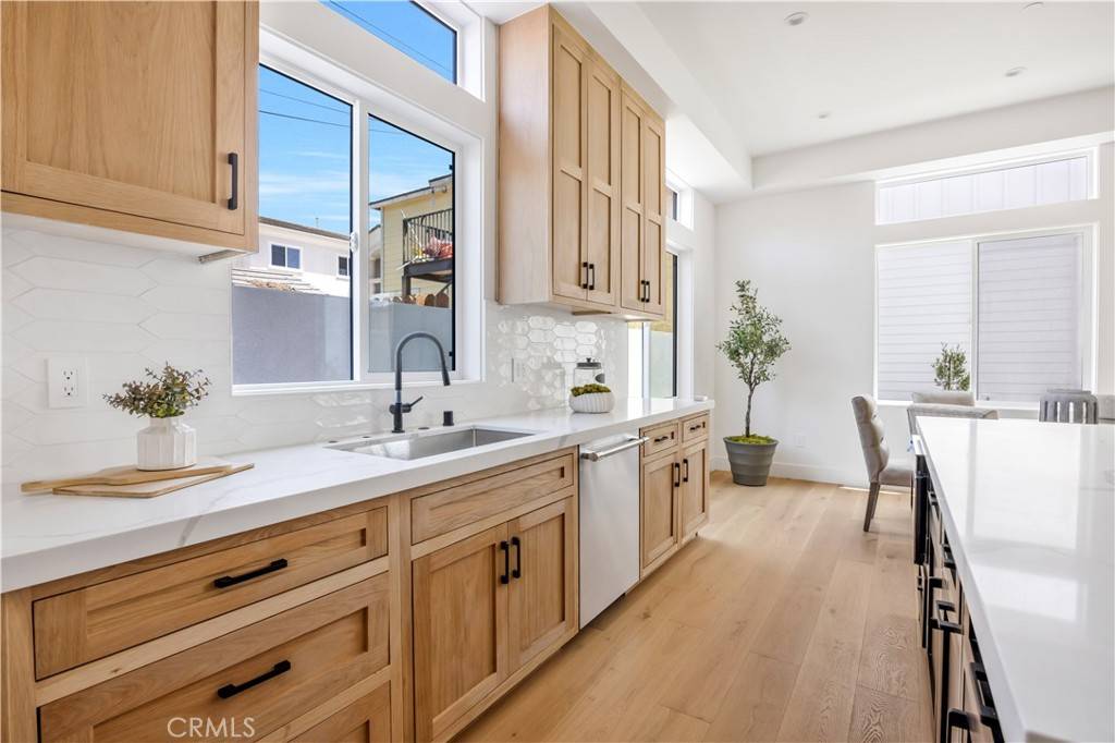 Redondo Beach, CA 90278,2102 Marshallfield LN #A