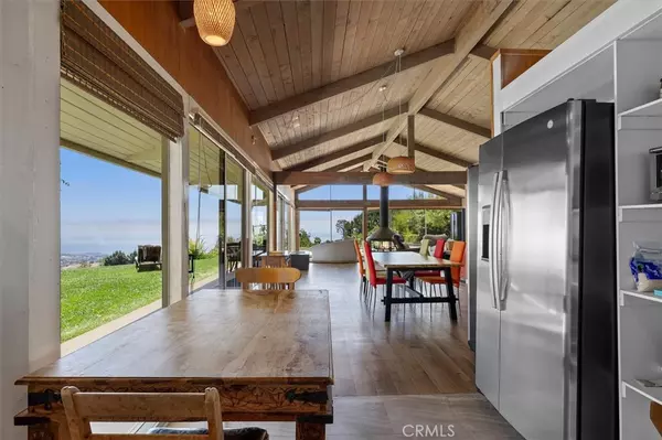 Rancho Palos Verdes, CA 90275,3111 Deluna DR