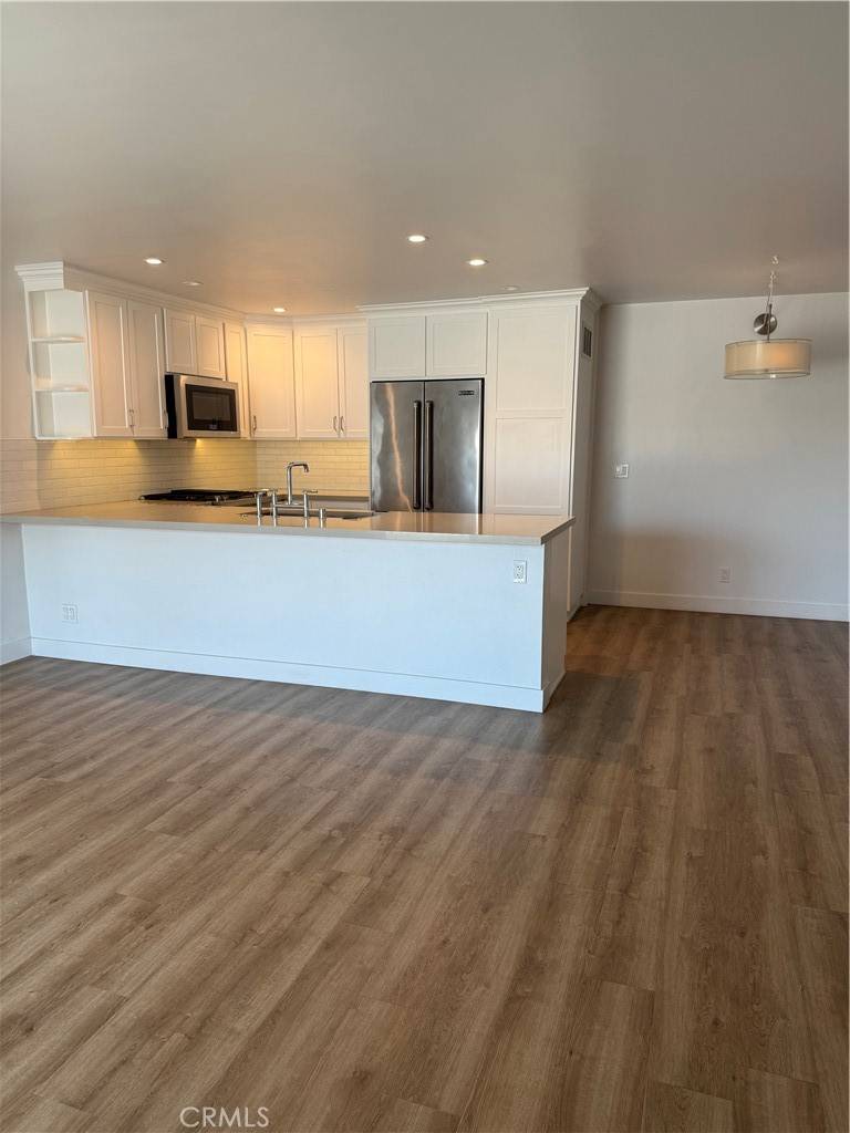 Hermosa Beach, CA 90254,75 18th #3