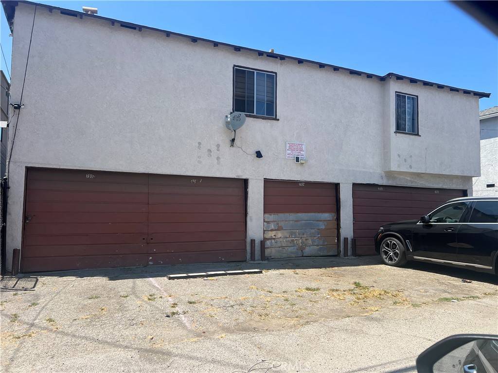 Los Angeles, CA 90045,7018 La Tijera BLVD