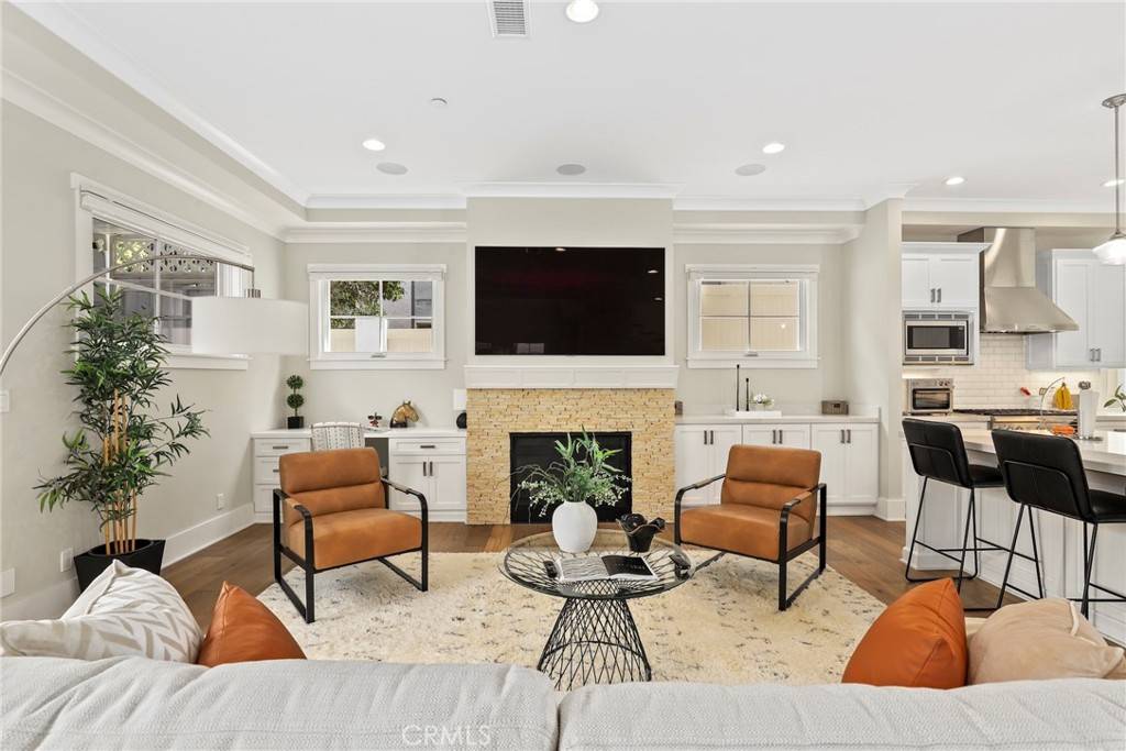 Redondo Beach, CA 90277,716 Elvira AVE #A