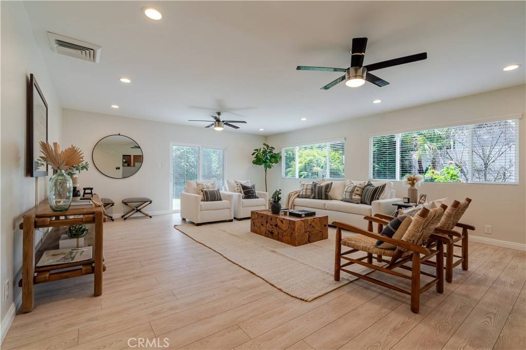 3822 S Cloverdale AVE, Los Angeles, CA 90008