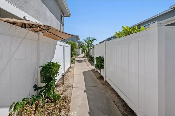 Lomita, CA 90717,25018 Eshelman AVE #2