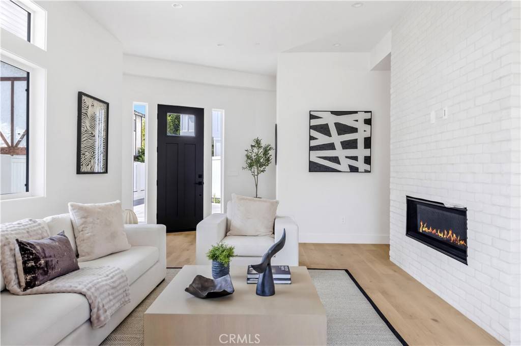 Redondo Beach, CA 90278,2102 Marshallfield LN #B