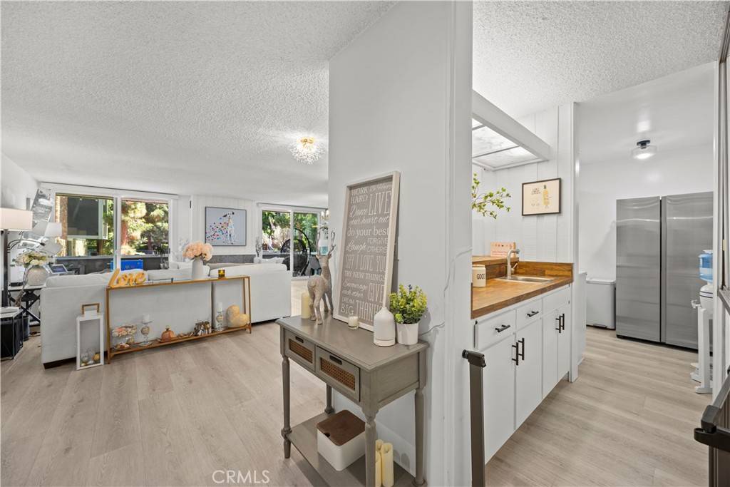 Culver City, CA 90230,6315 Green Valley CIR #100