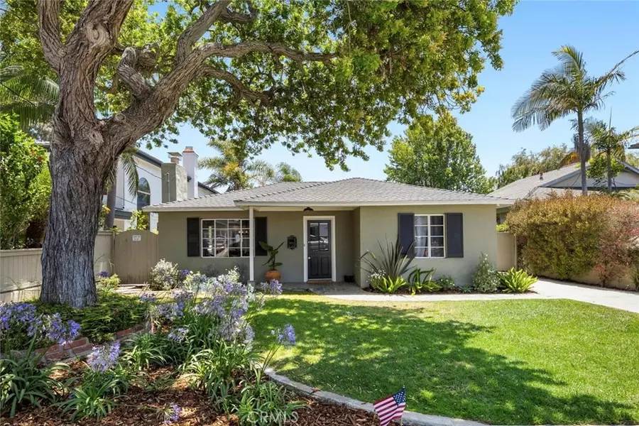 1544 3rd ST, Manhattan Beach, CA 90266