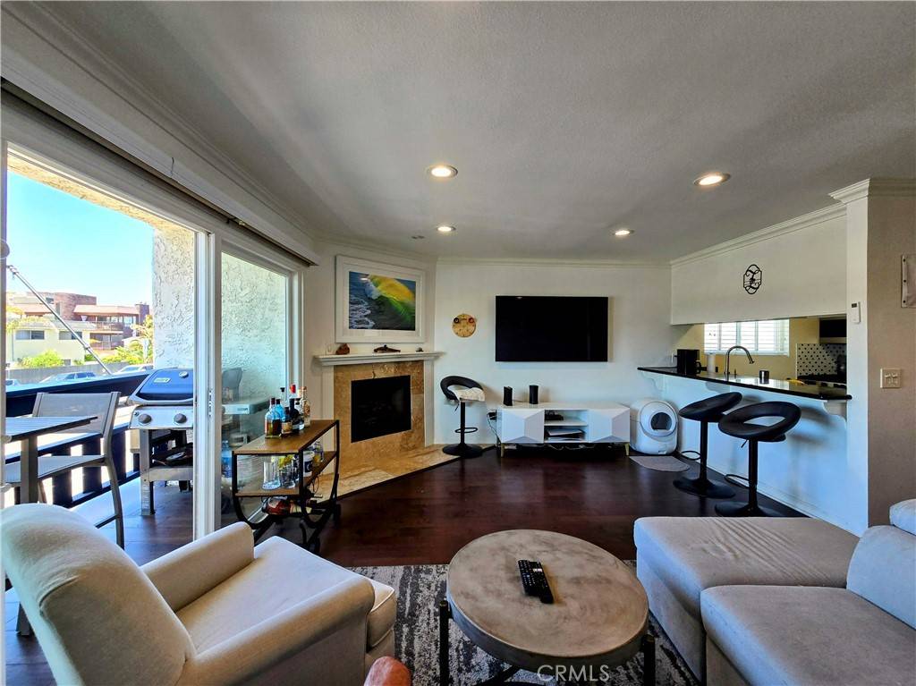 320 Hermosa AVE #105, Hermosa Beach, CA 90254