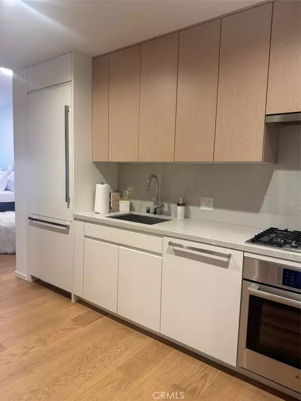 Los Angeles, CA 90017,877 Francisco ST #1510