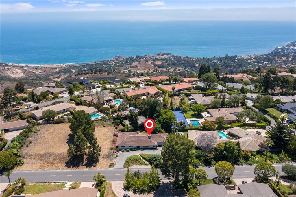 Rancho Palos Verdes, CA 90275,8 Coveview DR