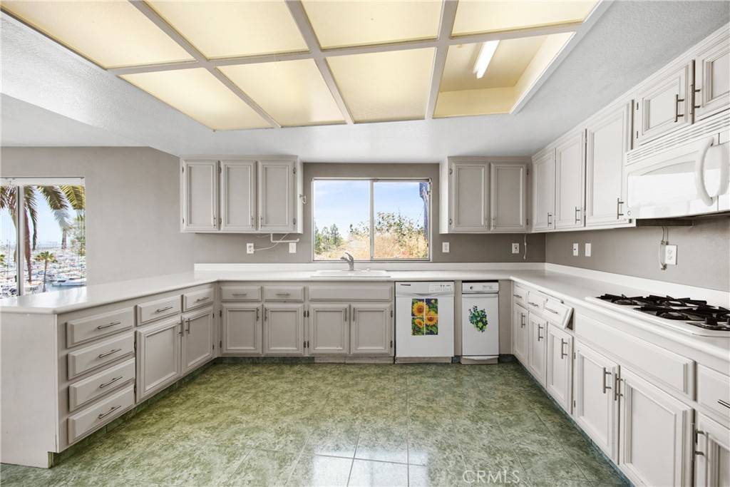San Pedro, CA 90731,2222 S Mesa ST #8
