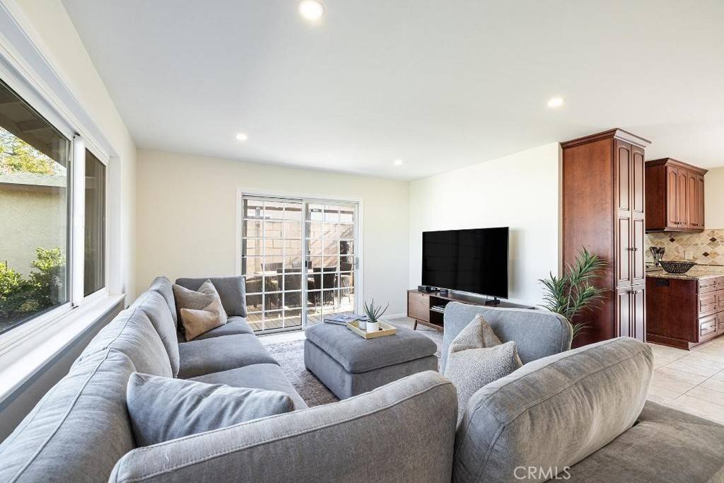 2206 Stinson ST, Simi Valley, CA 93065