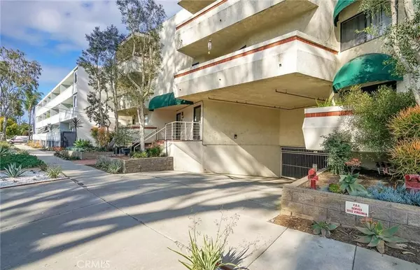 Long Beach, CA 90807,3932 N Virginia RD #204
