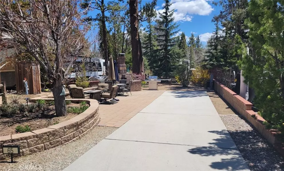 40751 North Shore LN, Fawnskin, CA 92314