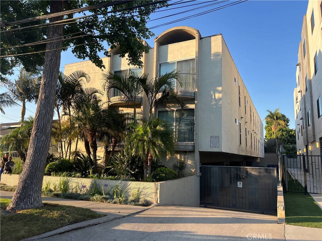 Inglewood, CA 90301,813 E La Palma DR