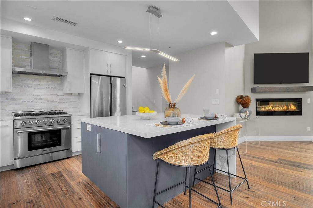 Redondo Beach, CA 90278,2713 Carnegie LN #B