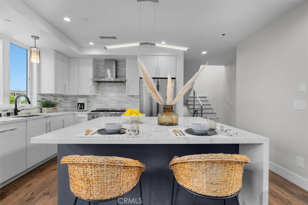 Redondo Beach, CA 90278,2713 Carnegie LN #B