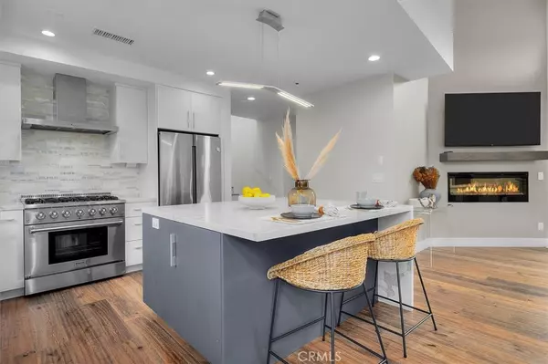 Redondo Beach, CA 90278,2713 Carnegie LN #B