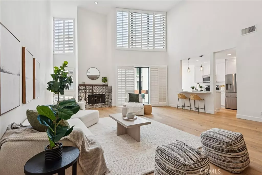 Los Angeles, CA 90049,750 S Bundy DR #304