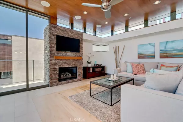 Manhattan Beach, CA 90266,120 1st PL