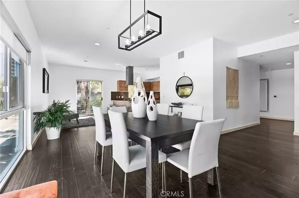 Marina Del Rey, CA 90292,3119 Via Dolce #107