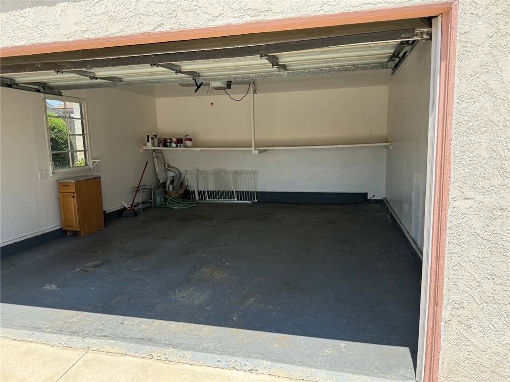 Hawthorne, CA 90250,5447 W 141st ST