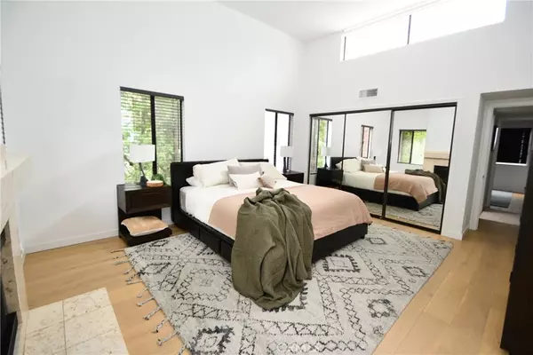 18731 Hatteras ST #31, Tarzana, CA 91356