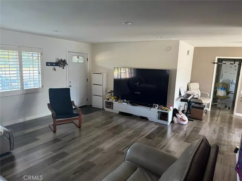 23823 Victory BLVD, West Hills, CA 91307