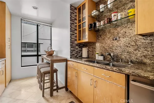 Beverly Hills, CA 90210,450 N Oakhurst DR #304