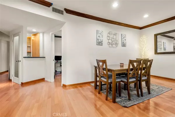 Beverly Hills, CA 90210,450 N Oakhurst DR #304