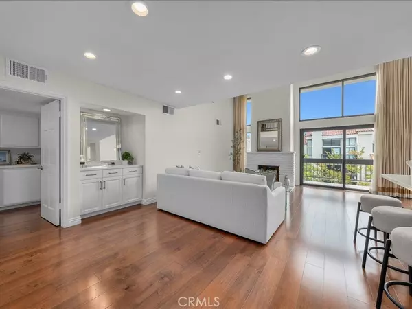 Playa Del Rey, CA 90293,8180 Manitoba ST #360