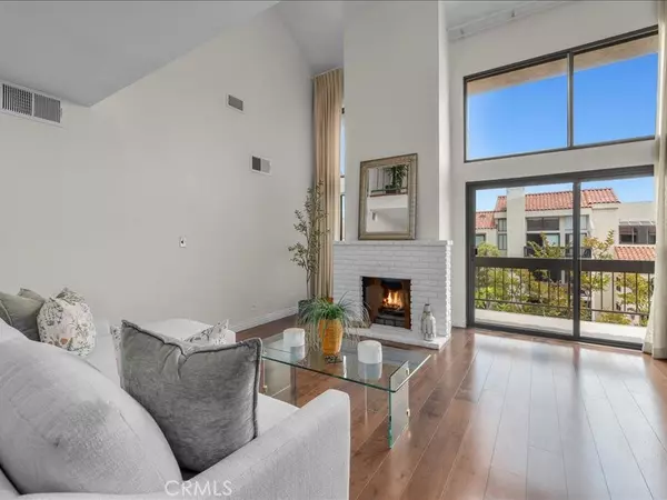 Playa Del Rey, CA 90293,8180 Manitoba ST #360