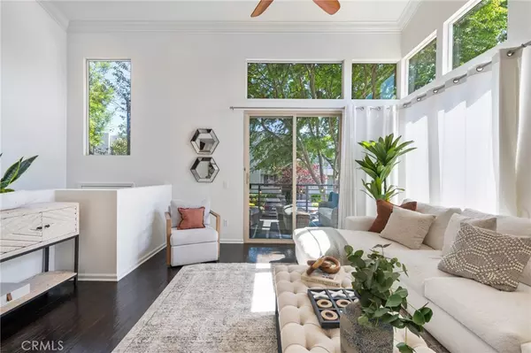 Hawthorne, CA 90250,5547 Strand #101