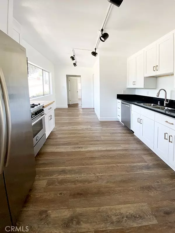 Manhattan Beach, CA 90266,919 N Herrin ST