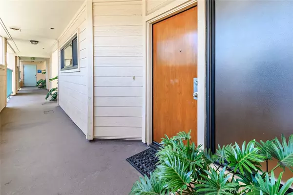 Redondo Beach, CA 90277,110 The Village #101