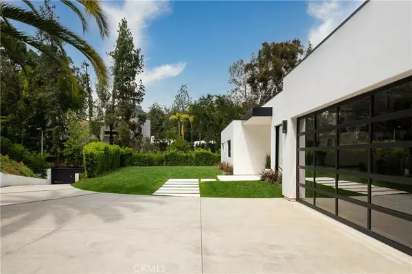 Beverly Hills, CA 90210,9924 Liebe DR