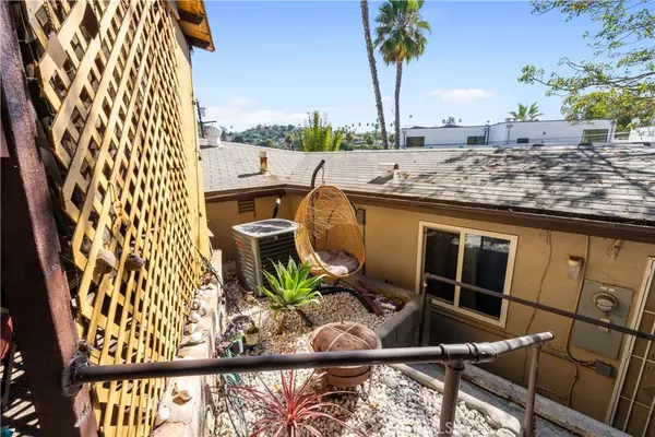 Los Angeles, CA 90026,3432 Larissa DR