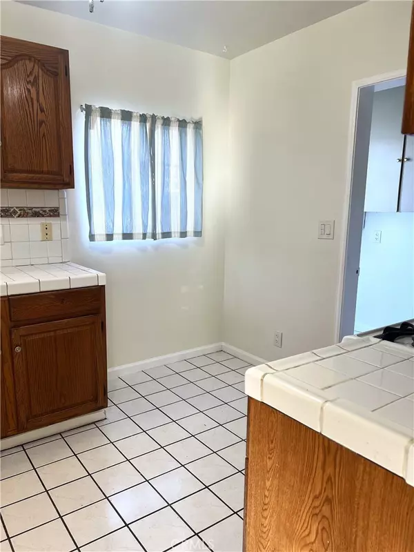 Hawthorne, CA 90250,4703 W 118th ST