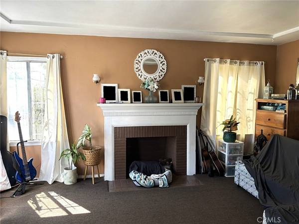 Los Angeles, CA 90016,5637 Smiley DR