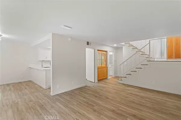 Fullerton, CA 92832,678 W Glenwood DR