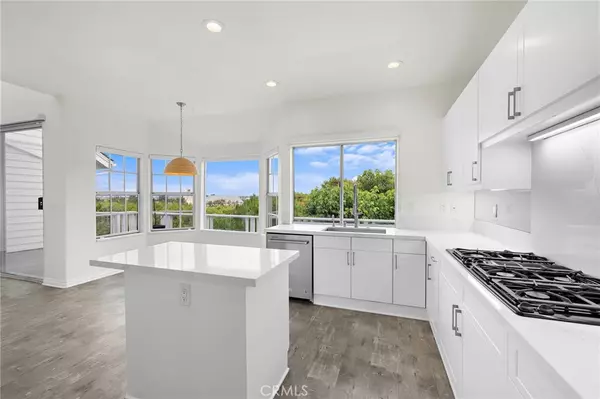 Newport Beach, CA 92660,49 Southampton CT #127