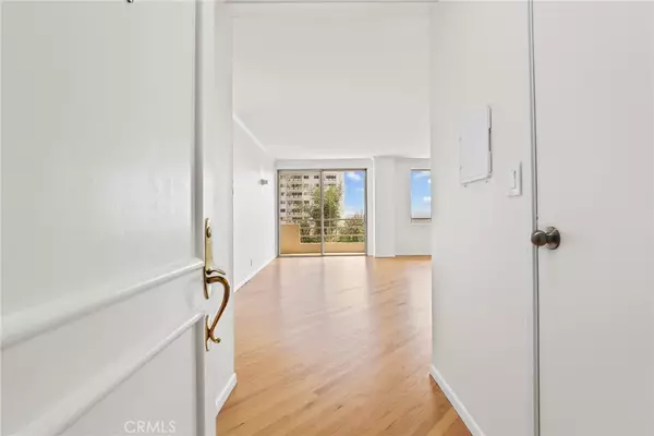 1131 Alta Loma RD #527, West Hollywood, CA 90069