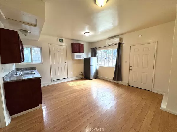 Los Angeles, CA 90043,7053 3rd AVE