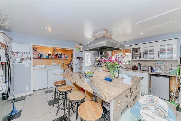 Redondo Beach, CA 90278,2227 Mathews AVE